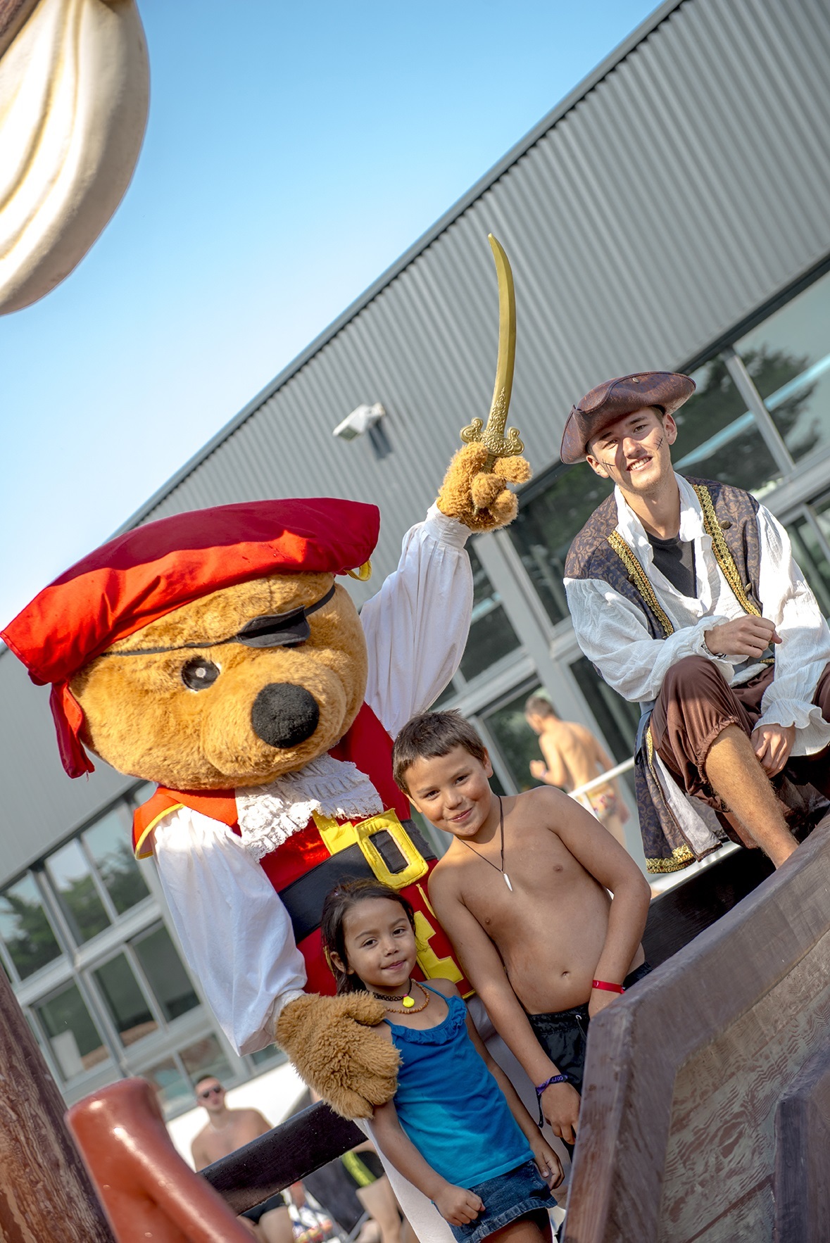 Club enfant avec mascotte camping vendéen