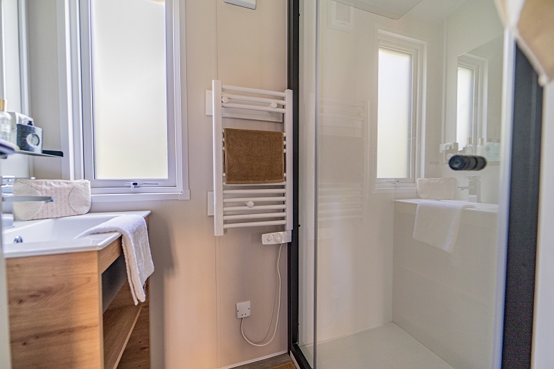 Mobil home 2 chambres jacuzzi privatif Camping 5 étoiles Vendée