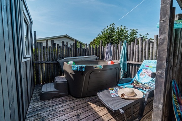 Mobil home 3 chambres jacuzzi privatif Camping 5 étoiles Vendée